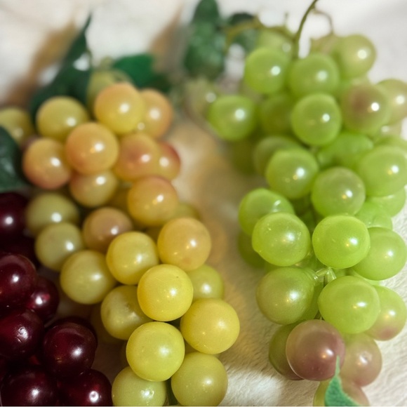 Artificial Grapes Bunch of 6 Plastic Fruit Home Decor Kitchen Prop Realistic - Picture 5 of 6